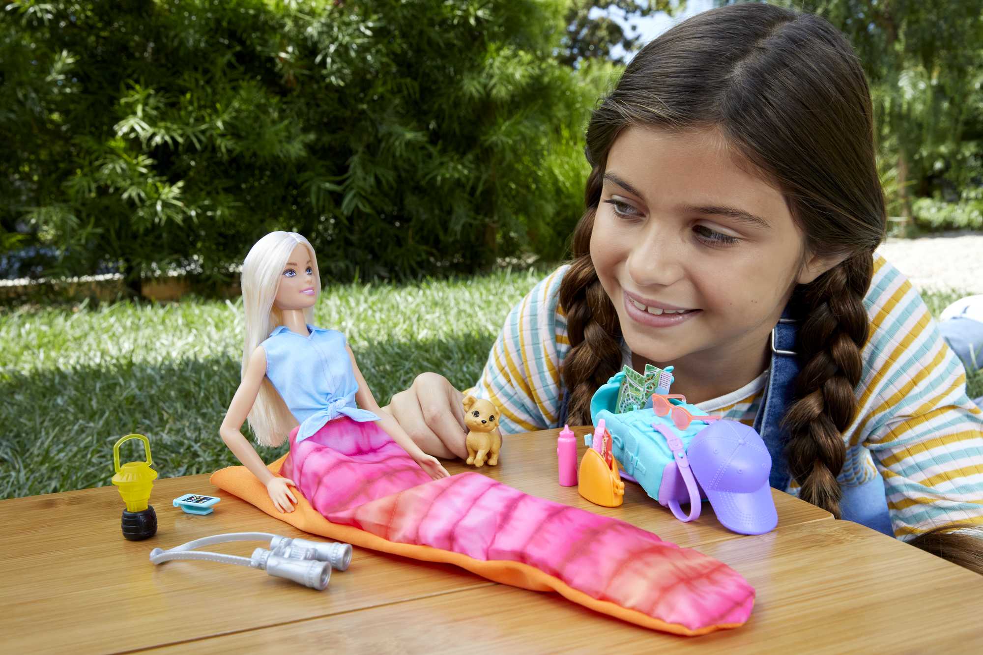 BONECA BARBIE ACAMPAMENTO MALIBU HDF73 - MATTEL - Star Brink